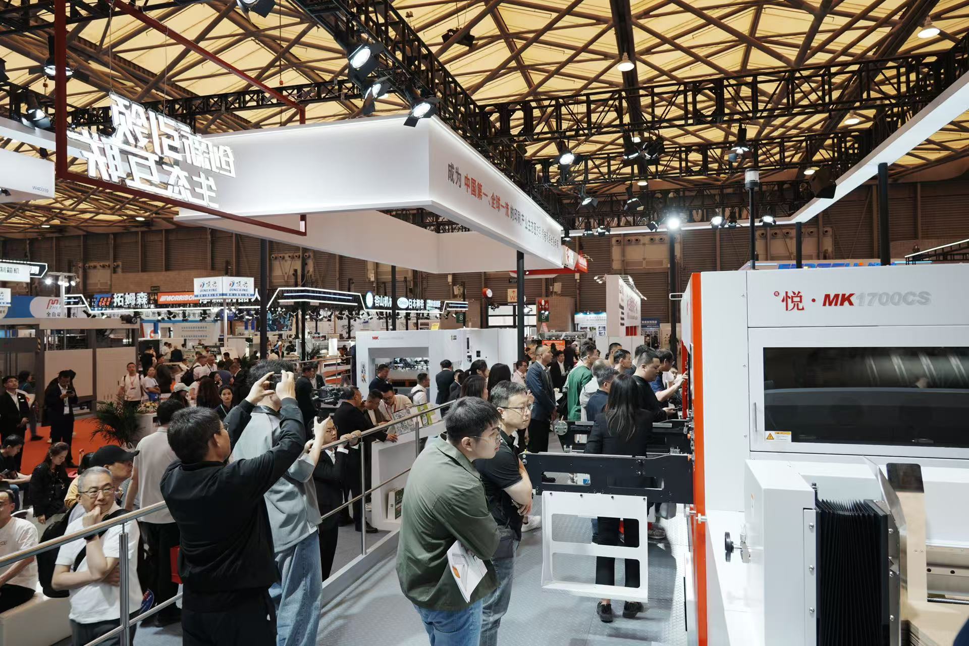 78m威九国际闪灼 WEPACK，，，，，，，，大幅面模切机成为全球 “焦点”